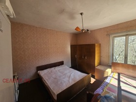 Casa Bela voda, Pernik 4