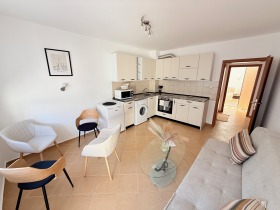 2 slaapkamers k.k. Slantsjev brjag, regio Boergas