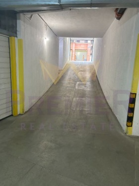 ГАРАЖ, ПАРКОМЯСТО, 27 m2