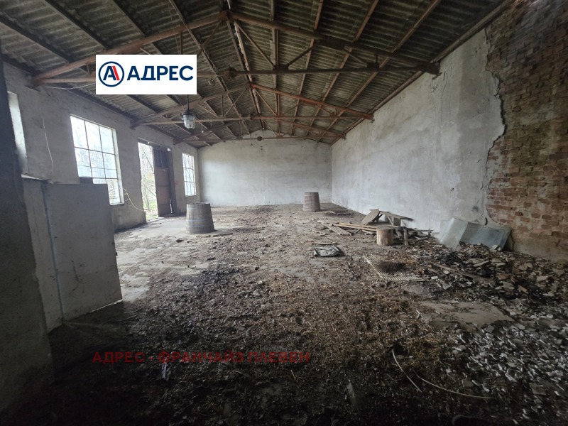 Продава СКЛАД, с. Въбел, област Плевен, снимка 4 - Складове - 52927385