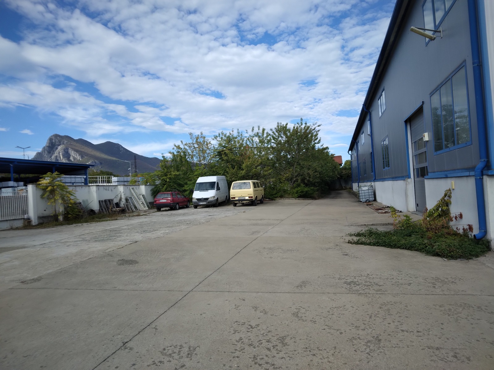 Продава ПРОМ. ПОМЕЩЕНИЕ, гр. Враца, Промишлена зона - Изток, снимка 2 - Производствени сгради - 54131857