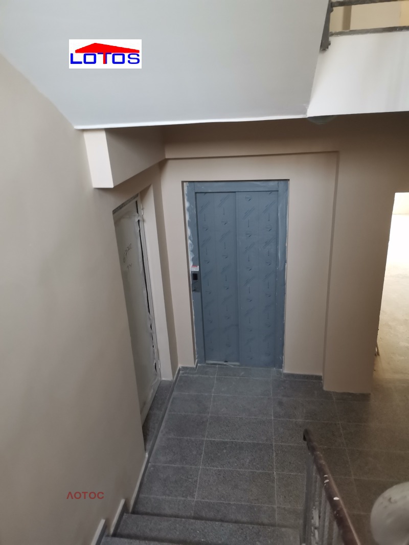 Продава  3-стаен град Добрич , Кралска зона , 105 кв.м | 66951880 - изображение [2]