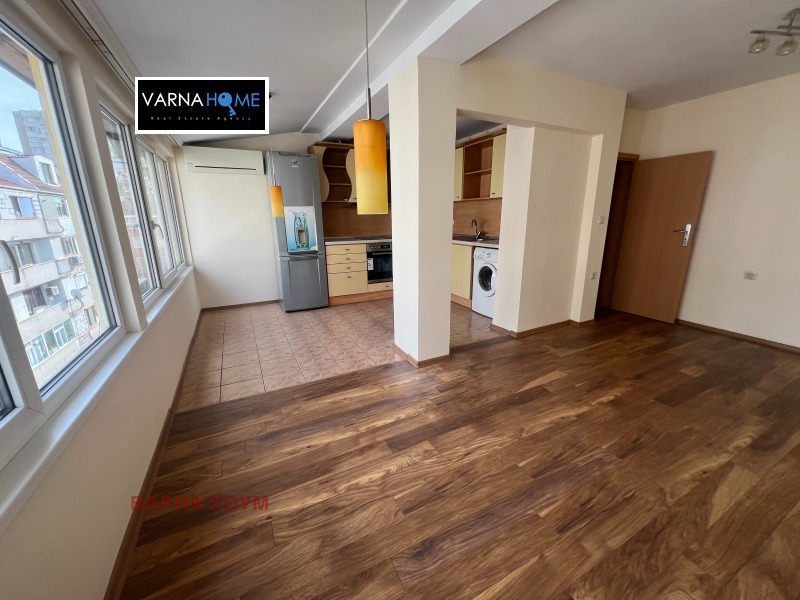 Продава 3-СТАЕН, гр. Варна, Спортна зала