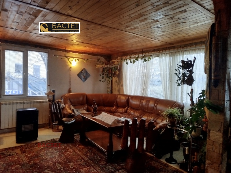 Продава КЪЩА в град София, Връбница 2 - 224 кв.м / 550 000 € » 1 075 706.50 лв., БАСТЕТ