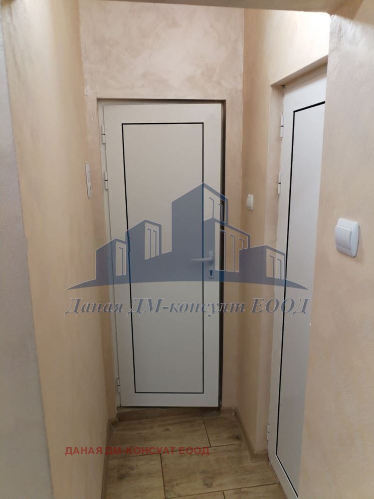 Продава 4-СТАЕН, гр. Шумен, Добруджански, снимка 2 - Апартаменти - 53103518