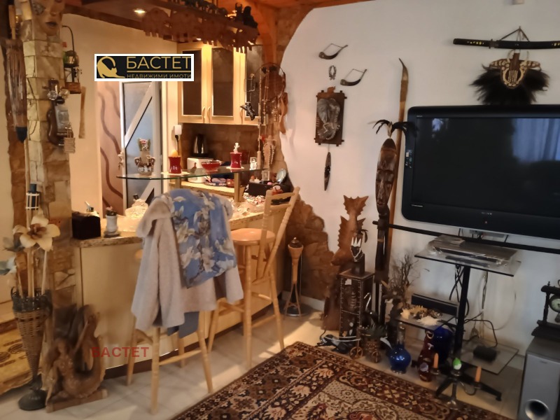 Продава КЪЩА, гр. София, Връбница 1, снимка 2 - Къщи - 53276612