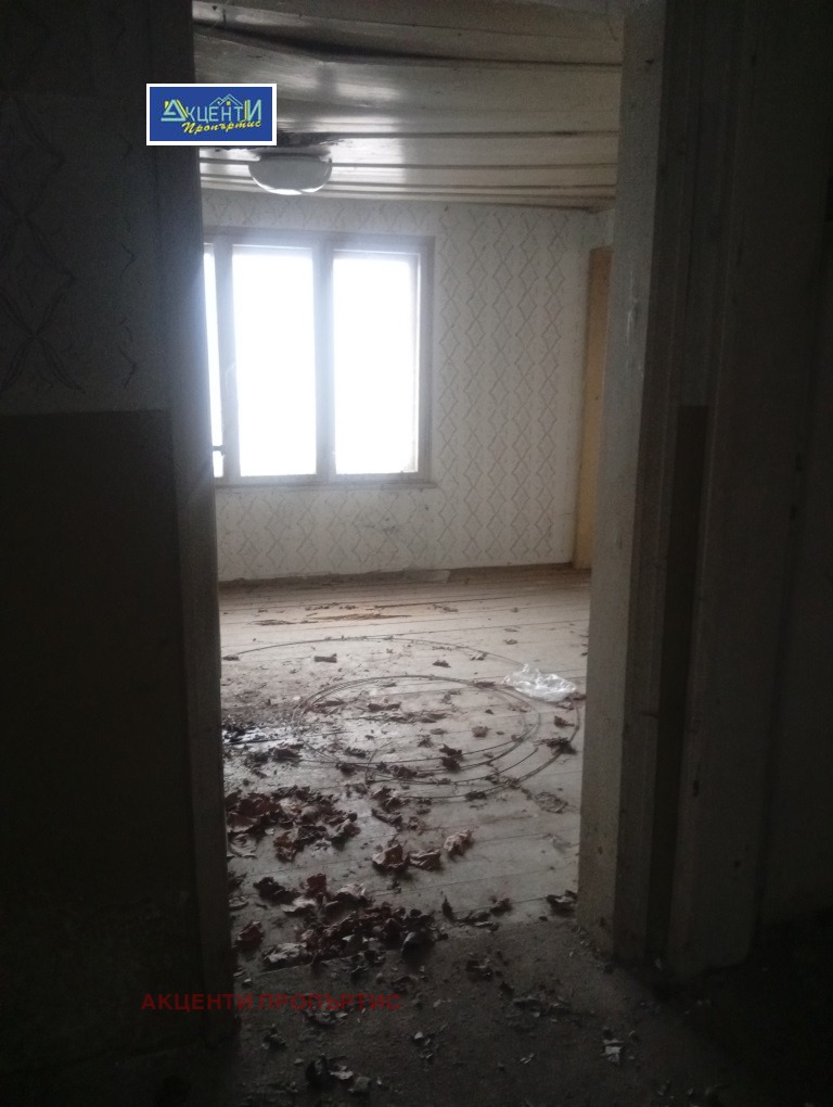 Продава КЪЩА, гр. Дебелец, област Велико Търново, снимка 2 - Къщи - 54036510