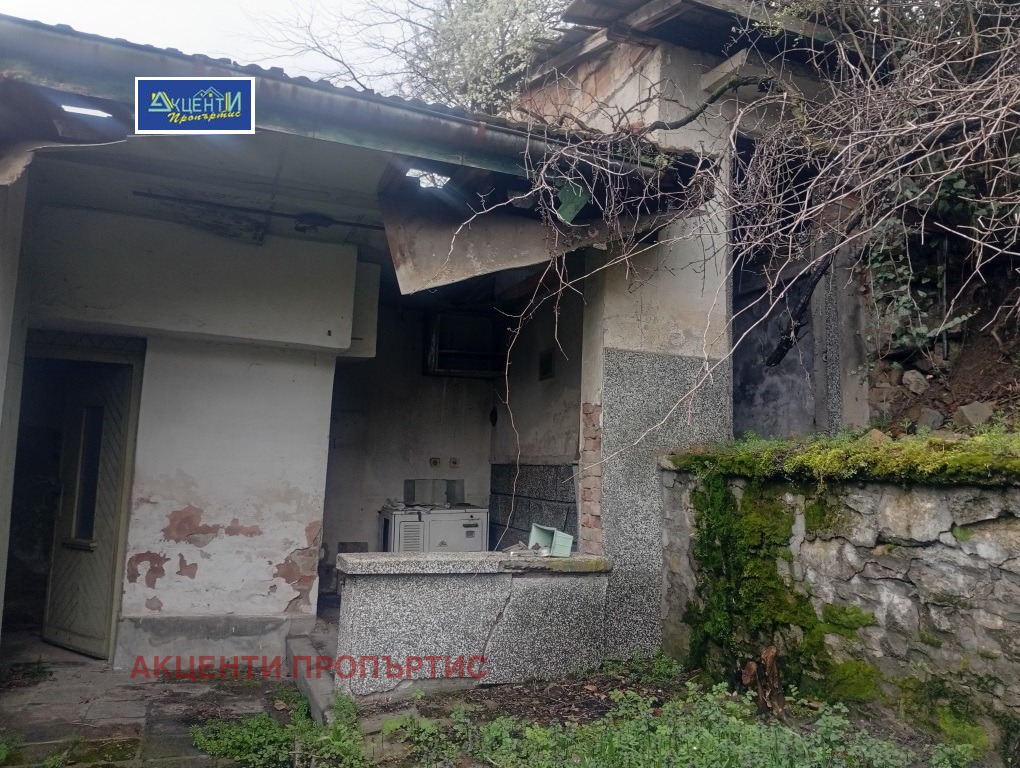 Продава КЪЩА, гр. Дебелец, област Велико Търново, снимка 2 - Къщи - 54036510