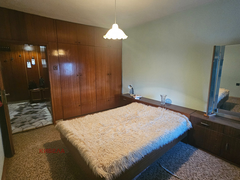 Till salu  2 sovrum Pleven , 9-ti kvartal , 103 kvm | 68672310 - bild [4]