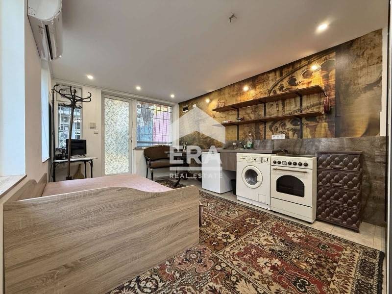 Продава КЪЩА, гр. София, Център, снимка 3 - Къщи - 54256170