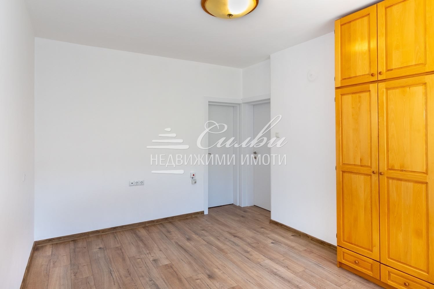 Продава ЕТАЖ ОТ КЪЩА, гр. Шумен, Център, снимка 6 - Етаж от къща - 52602230