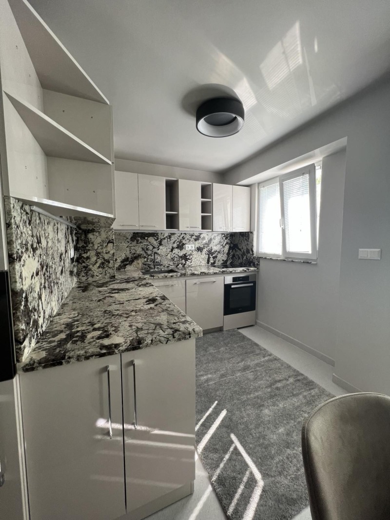 Продава 3-СТАЕН, град Плевен, Идеален център • 224000 € / 438105.92 лв. • 29976005 1