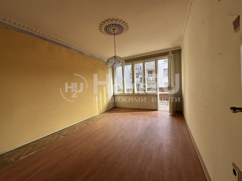 Продава  2-стаен, град Варна, Централна поща •  129 000 EUR • ID 21962045 — holmes.bg - [1] 