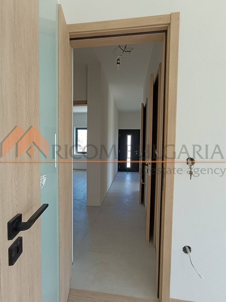Продава КЪЩА, с. Приселци, област Варна, снимка 5 - Къщи - 54405037