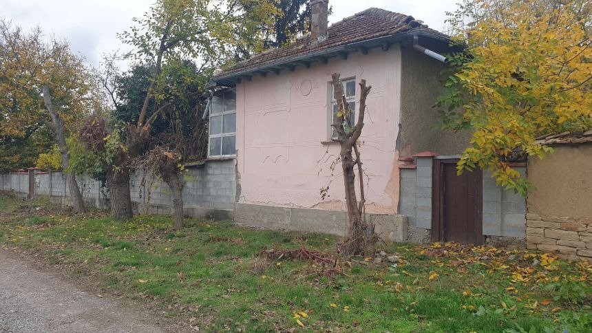 Продава КЪЩА, с. Ресен, област Велико Търново, снимка 2 - Къщи - 52301930