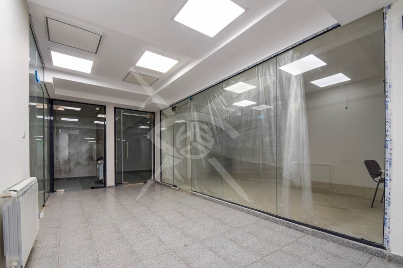 Продава МАГАЗИН в град София, Център - 36 кв.м / 109 000 € » 213 185.47 лв., ЕКС НВД ООД