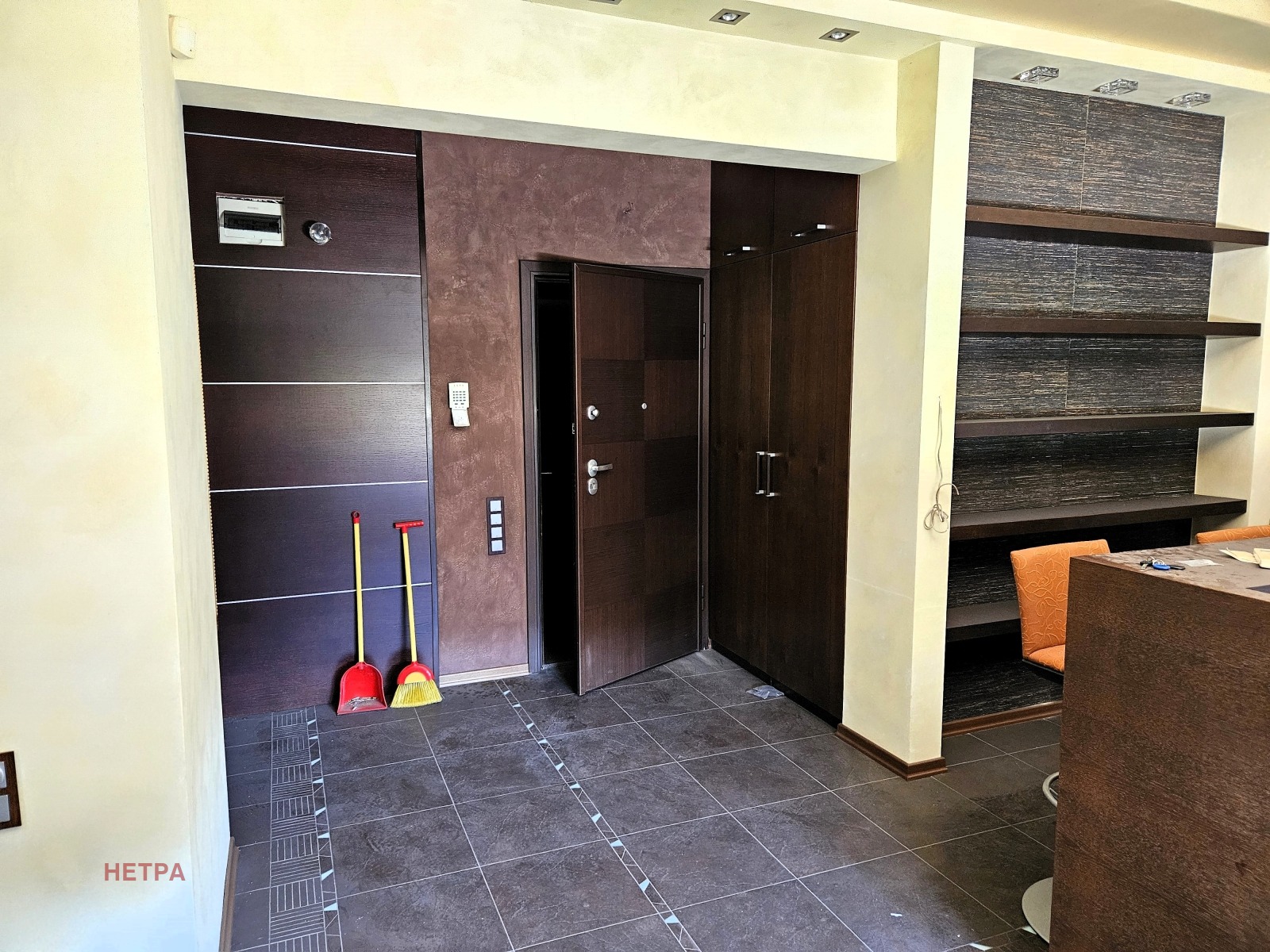 Продава 2-СТАЕН, гр. София, Център, снимка 2 - Апартаменти - 46541630