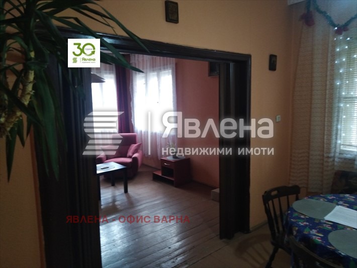 Продава ЕТАЖ ОТ КЪЩА, гр. Варна, Център, снимка 1 - Етаж от къща - 48709780