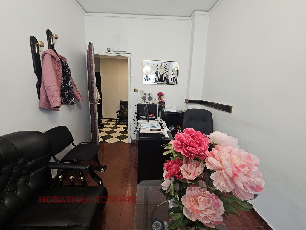 Продава 3-СТАЕН, гр. София, Център, снимка 2 - Апартаменти - 54357127