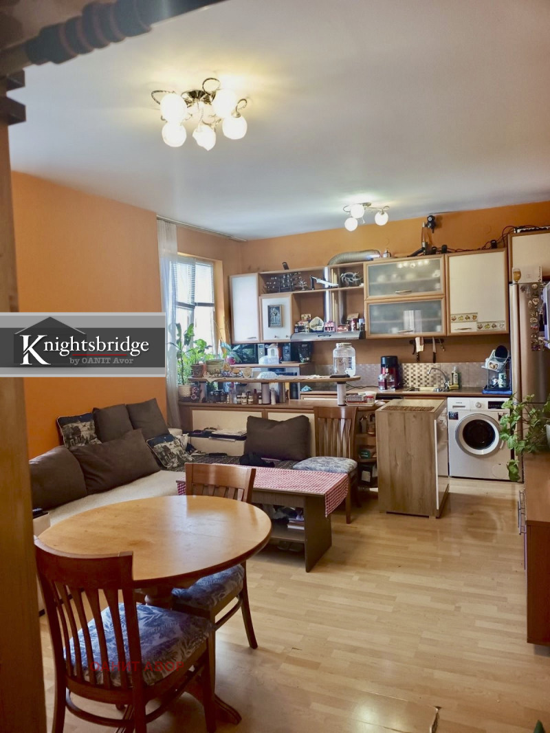 Продава  Етаж от къща град София , Център , 80 кв.м | 39083291