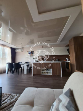 2 Schlafzimmer Zimno kino Trakija, Warna