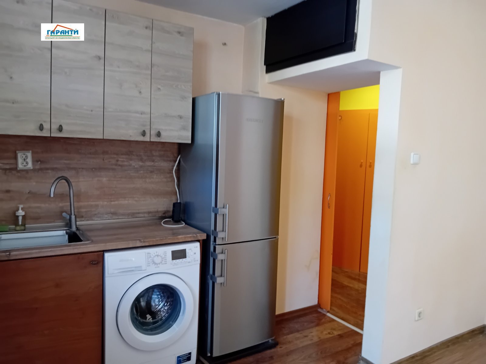 Продава ЕТАЖ ОТ КЪЩА, гр. Пловдив, Център, снимка 2 - Етаж от къща - 55886574