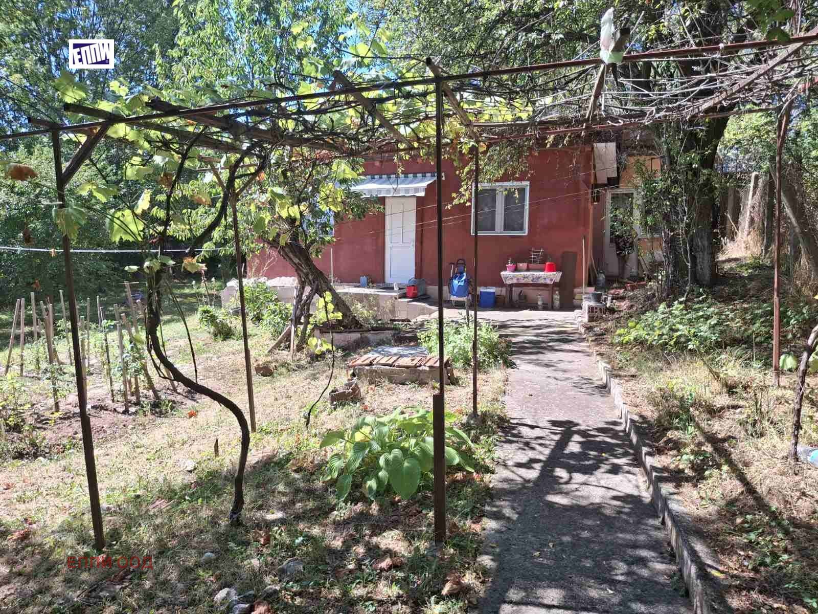 Продава ВИЛА, гр. Годеч, област София област