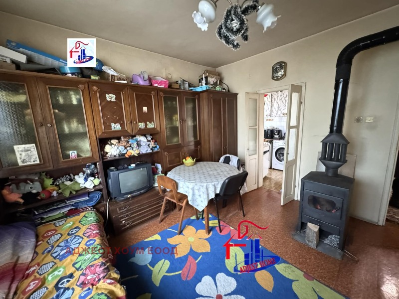 Продава ЕТАЖ ОТ КЪЩА, гр. Шумен, Гривица, снимка 2 - Етаж от къща - 52736028