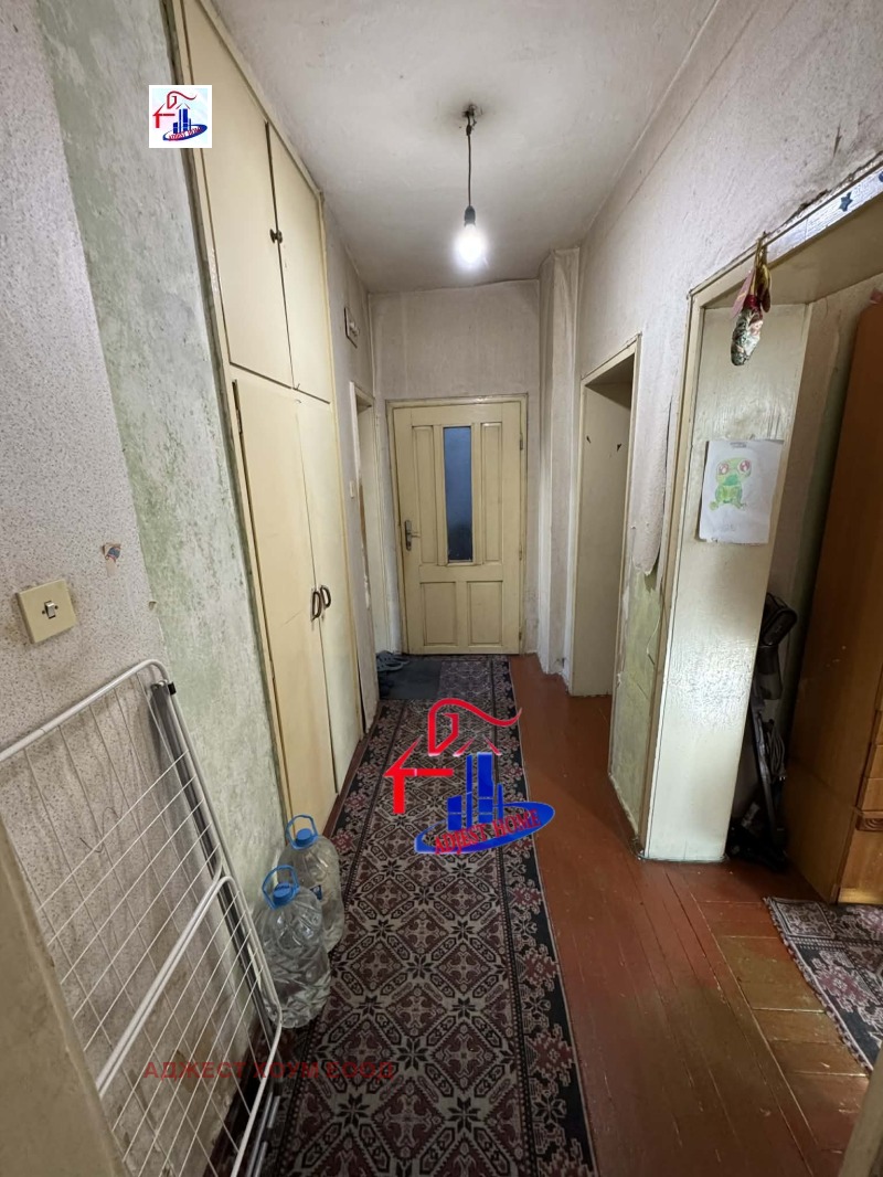 Продава ЕТАЖ ОТ КЪЩА, гр. Шумен, Гривица, снимка 7 - Етаж от къща - 52736028