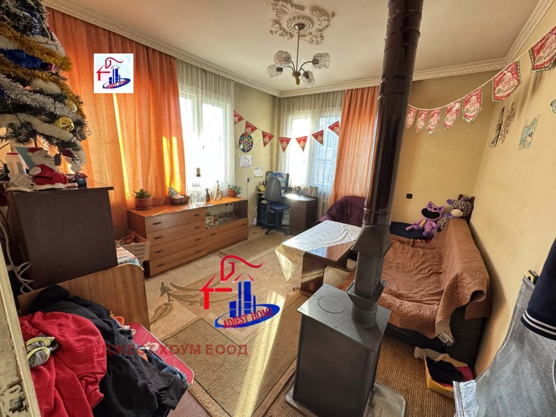 Продава ЕТАЖ ОТ КЪЩА, гр. Шумен, Гривица, снимка 3 - Етаж от къща - 52736028