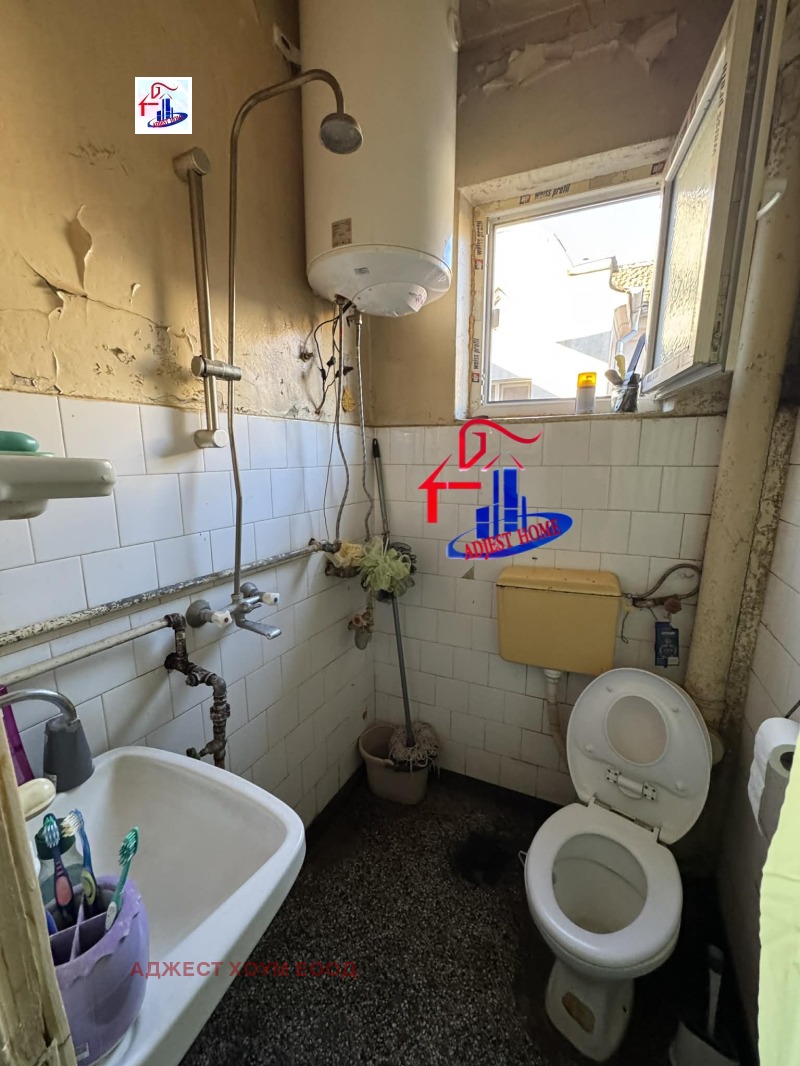 Продава ЕТАЖ ОТ КЪЩА, гр. Шумен, Гривица, снимка 10 - Етаж от къща - 52736028