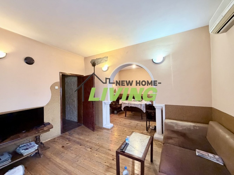 Продава ЕТАЖ ОТ КЪЩА, гр. Пловдив, Гагарин, снимка 2 - Етаж от къща - 53082102