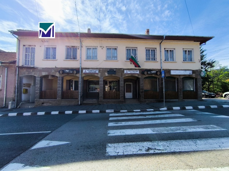 Продава ЗАВЕДЕНИЕ в област Враца, гр. Мездра - 760 кв.м / 149 000 € » 291 418.67 лв., МОНОГРАМ-ИНДУСТРИАЛНИ И ЛОГИСТИЧНИ ИМОТИ