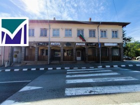 Eladó Bár; Kávézó