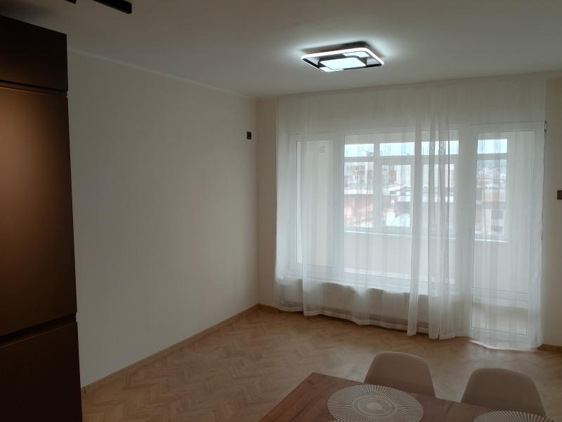 Продава  2-стаен град Плевен , Широк център , 66 кв.м | 35068129 - изображение [3]