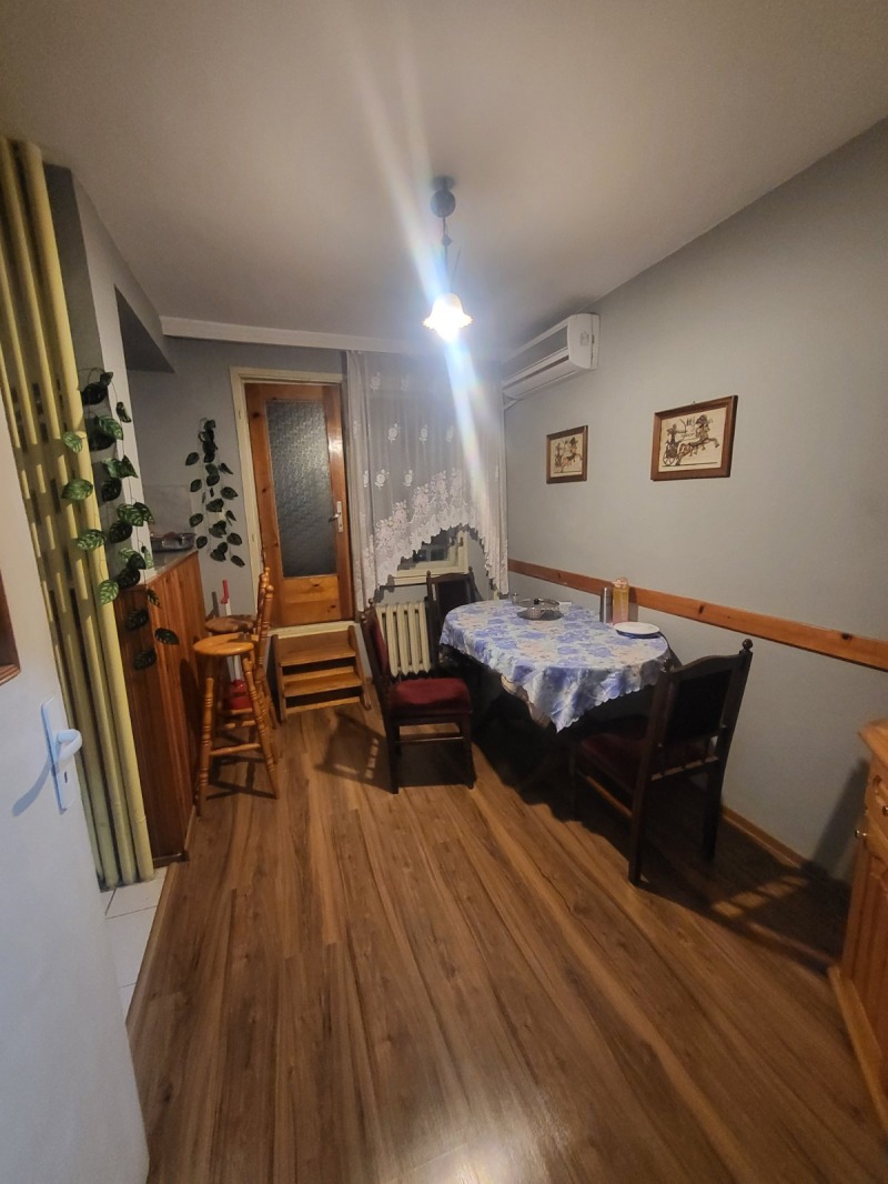 Продава  3-стаен град Плевен , Широк център , 90 кв.м | 11592009