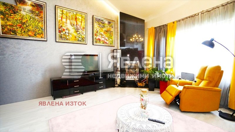 En venta  Casita Sofia , Borovo , 137 metros cuadrados | 42644443