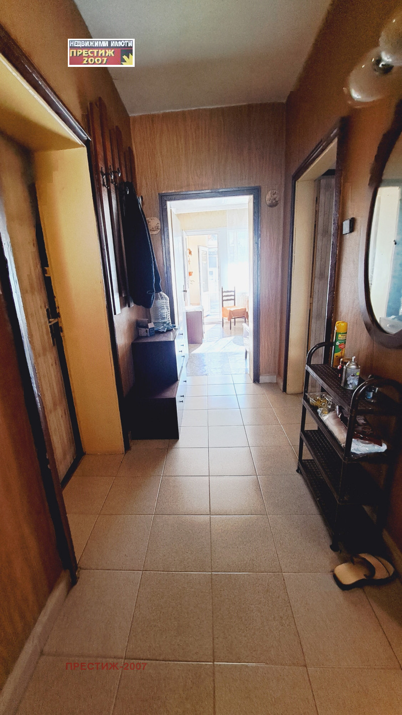 Продава ЕТАЖ ОТ КЪЩА, гр. Шумен, Център, снимка 10 - Етаж от къща - 52455286