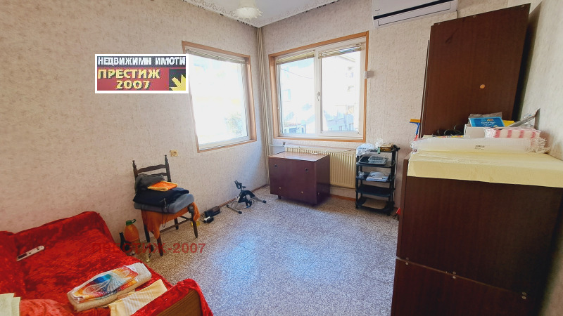 Продава ЕТАЖ ОТ КЪЩА, гр. Шумен, Център, снимка 9 - Етаж от къща - 52455286