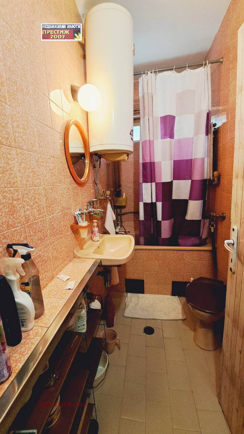 Продава ЕТАЖ ОТ КЪЩА, гр. Шумен, Център, снимка 11 - Етаж от къща - 52455286