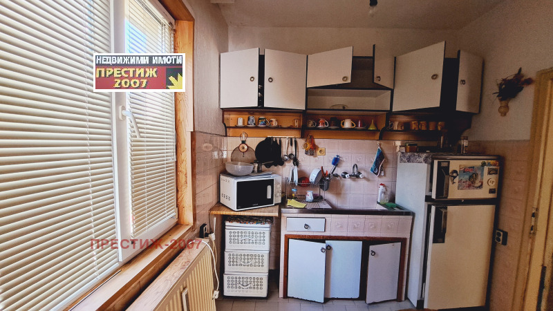 Продава ЕТАЖ ОТ КЪЩА, гр. Шумен, Център, снимка 3 - Етаж от къща - 52455286