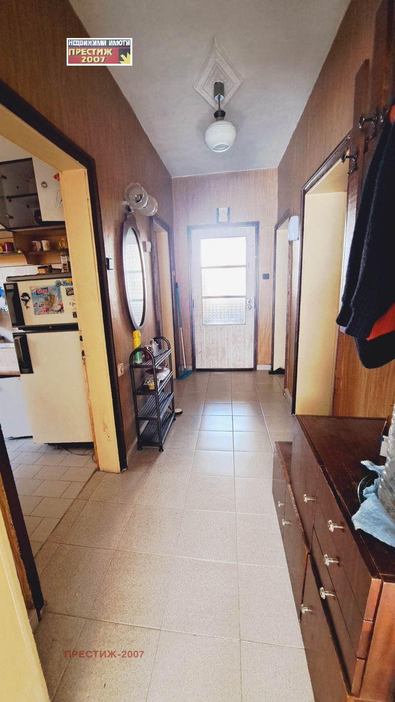 Продава ЕТАЖ ОТ КЪЩА, гр. Шумен, Център, снимка 5 - Етаж от къща - 52455286