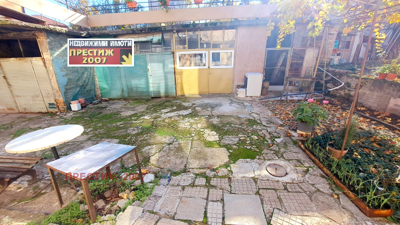 Продава ЕТАЖ ОТ КЪЩА, гр. Шумен, Център, снимка 13 - Етаж от къща - 52455286