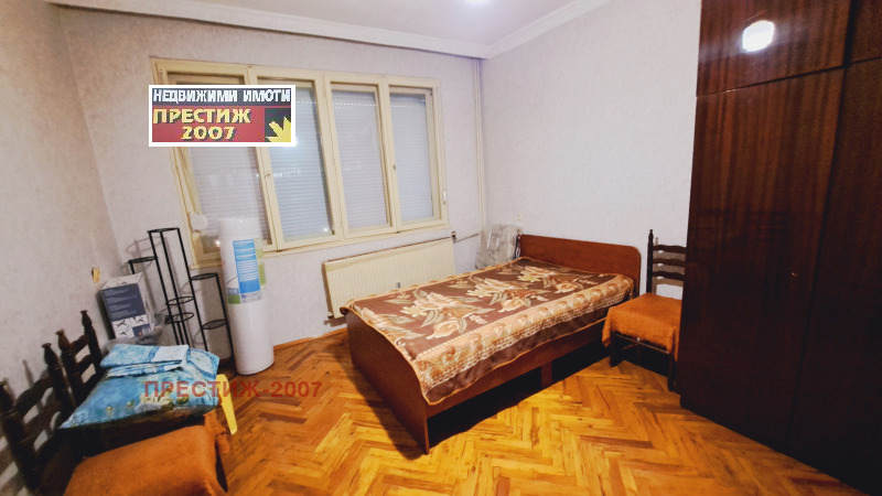 Продава ЕТАЖ ОТ КЪЩА, гр. Шумен, Център, снимка 8 - Етаж от къща - 52455286