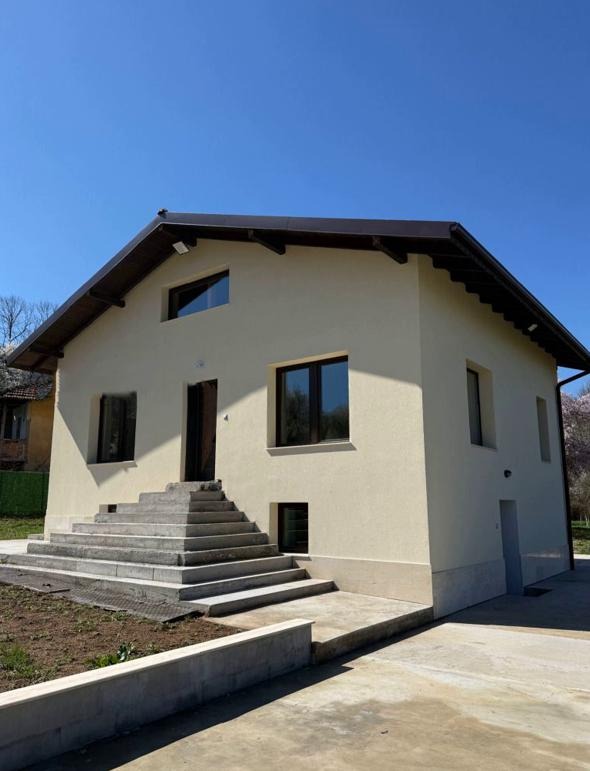 Продава КЪЩА, гр. Правец, област София област