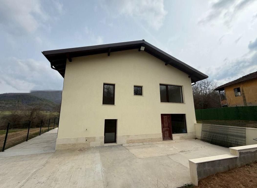 Продава КЪЩА, гр. Правец, област София област, снимка 2 - Къщи - 54188954
