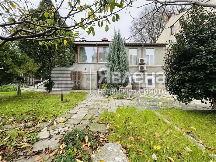 Продава КЪЩА, гр. Варна, Център