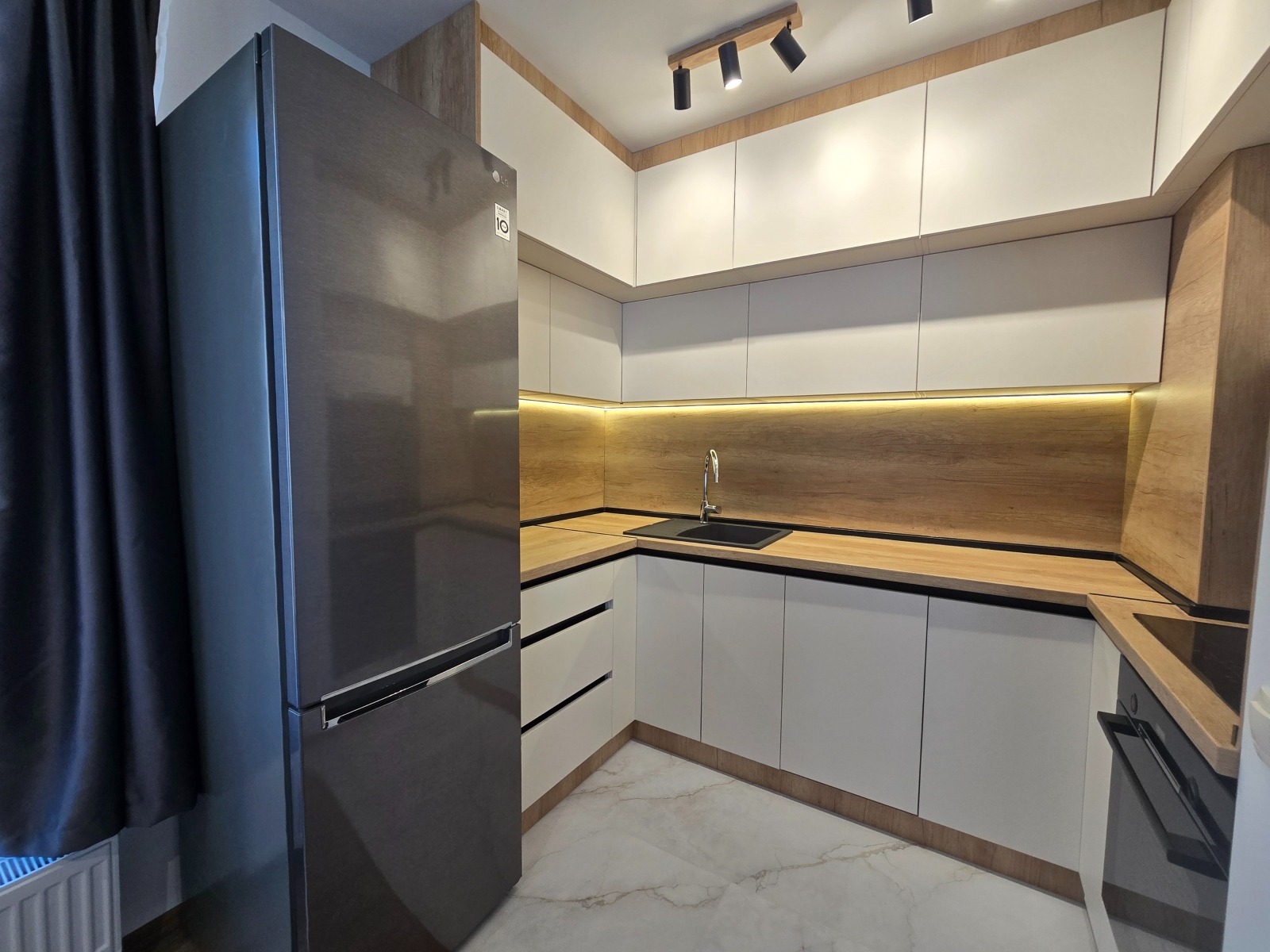 Продава 3-СТАЕН, гр. Перник, Изток, снимка 7 - Апартаменти - 54460543