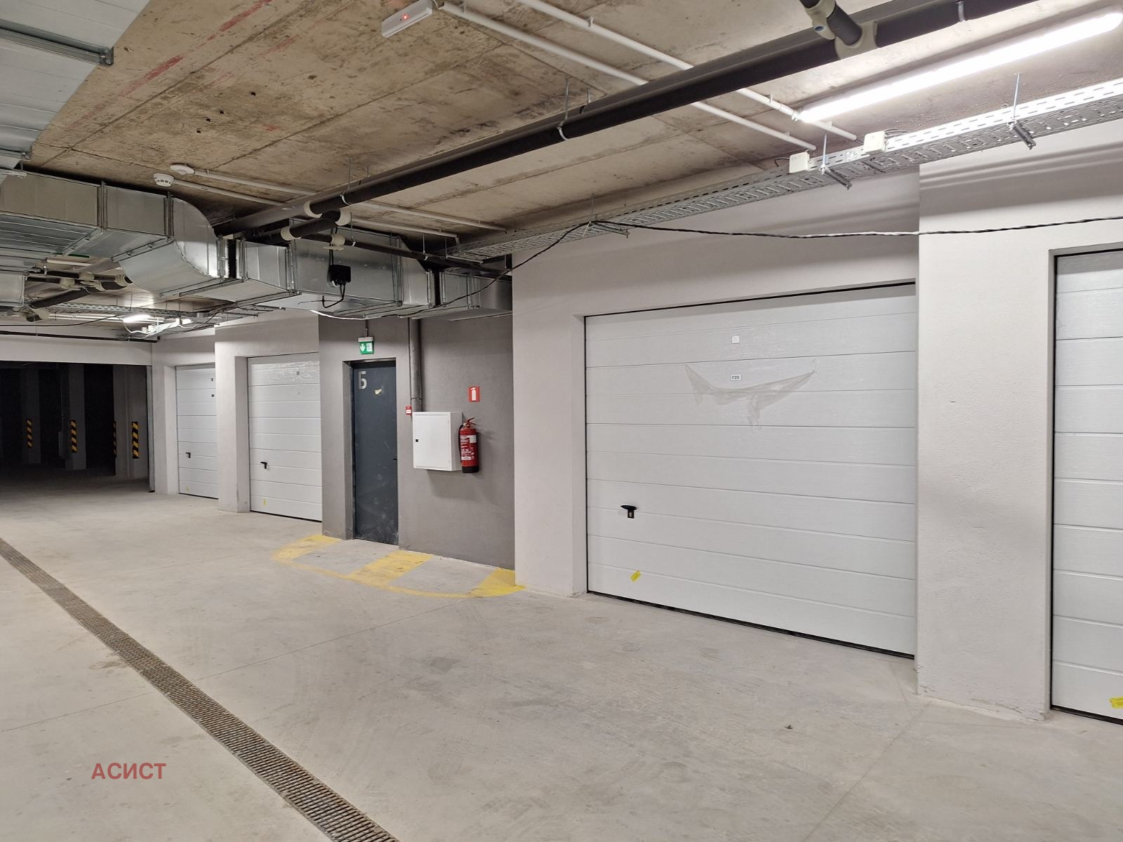 Продава ГАРАЖ, ПАРКОМЯСТО, гр. София, Сухата река, снимка 5 - Гаражи и паркоместа - 53769826