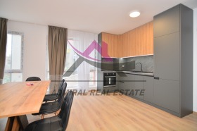 1 quarto Vazrajdane 3, Varna 1